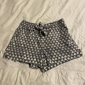 Ann Taylor Loft Sz 8 Tie Detail Shorts geometric grey summer breezy triangle